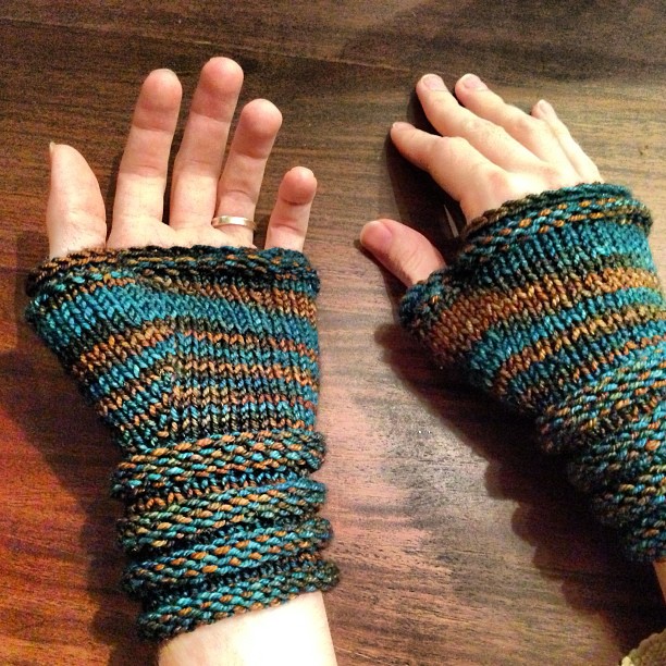 I got me some lovely gloves. Knitted by H with a pattern by @emarley. :D~